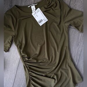 💜NWT stretch contour top